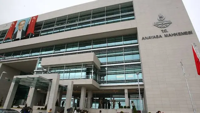 المحكمة الدستورية تقضي بانتهاك الحق في الوصول إلى المحكمة في دعوى إعادة إلى العمل