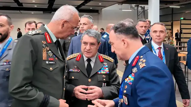 رئيس هيئة الأركان العامة بايراكتار أوغلو يشارك في اجتماع الناتو في كوبنهاغن