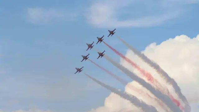 Turkish Stars conclude SHG Airshow in Sivrihisar