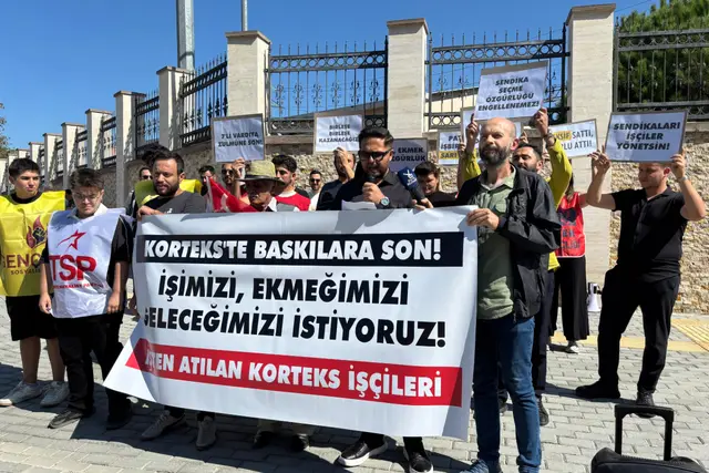 İşten atılan Korteks işçileri fabrika önünde eylem yaptı - Evrensel