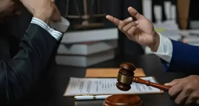 الإفلاس والمرحلة المؤكدة في شركات النسيج والمصاعد: إفلاس لأحدها، ومهلة للآخر