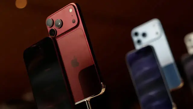 تحذير من وزارة التجارة عقب مزاعم باشتراط التأمين الشامل لشراء أجهزة iPhone