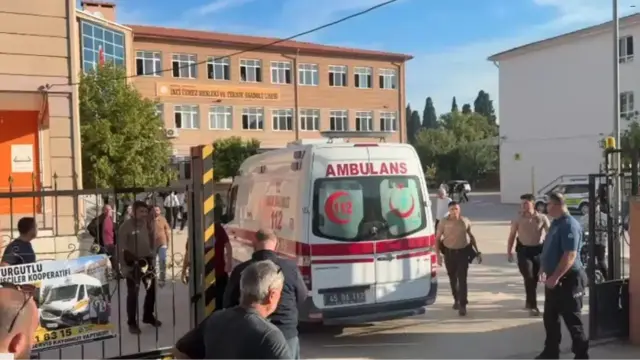 Manisa Turgutlu'da okula silahlı saldırı: Yaralı öğrenciler var