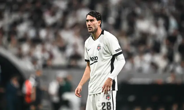 Vlahovic has a strain in his right lower adductor, will miss national matches