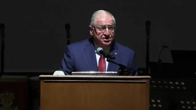 غولر يعلن عبارة "تركيا بلا إرهاب" في مراسم يوم قدماء المحاربين