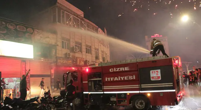 Fire in victory celebration in Cizre extinguished, firefighter injured