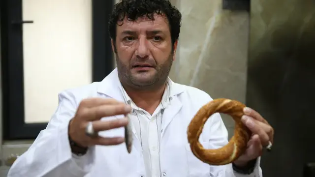Baker in Ordu begins producing anchovy simit
