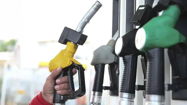 انخفاض حوالي 5.50 ليرة على الديزل