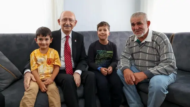 قليجدار أوغلو يزور عائلة مزارع في بولو أثناء توجهه إلى إسطنبول