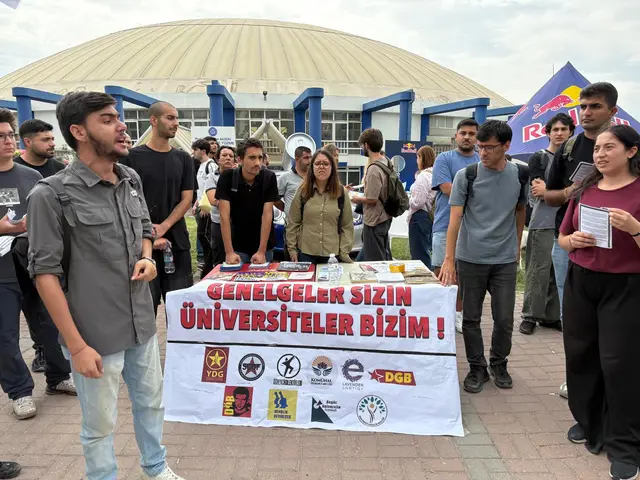 تدخل الشرطة ضد أكشاك الطلاب في جامعة إيجه: 27 اعتقالًا
